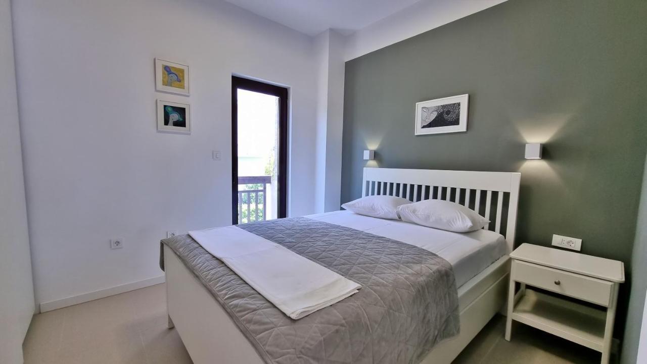 Apartment La Vie Omis Exterior photo